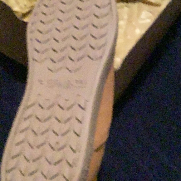 Womens Kangaroo boots. Tan color - Picture 3 of 5